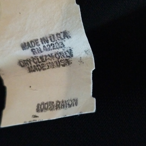 Black gown - Picture 6 of 6